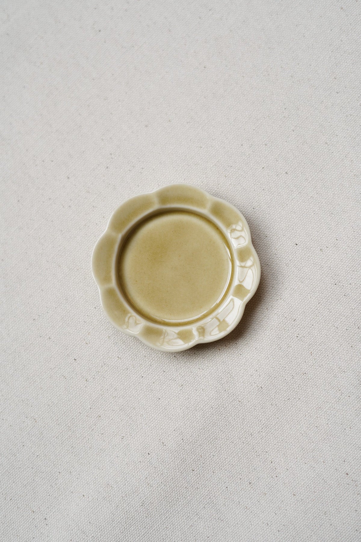 Hibi - Seto Porcelain Flower Incense Dish